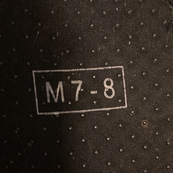 Ladybug slippers - Picture 2 of 3